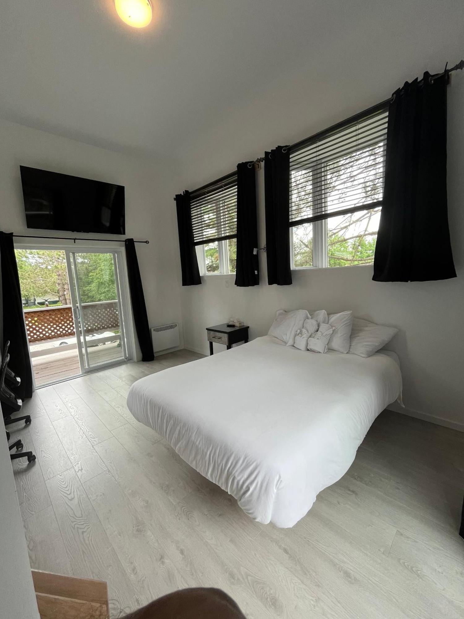 Auberge De Ferme-Neuve Lac-Saint-Paul Extérieur photo