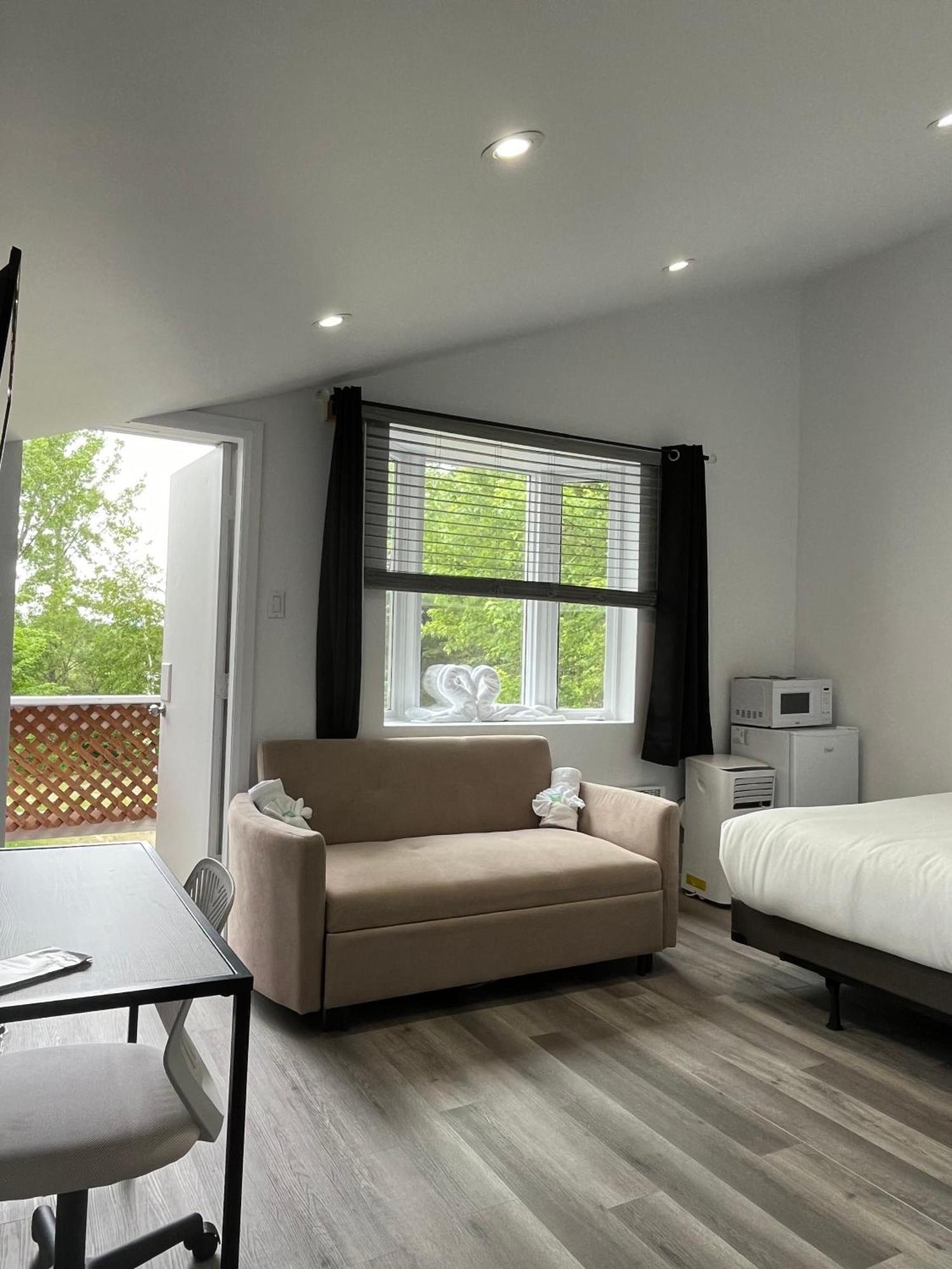 Auberge De Ferme-Neuve Lac-Saint-Paul Extérieur photo