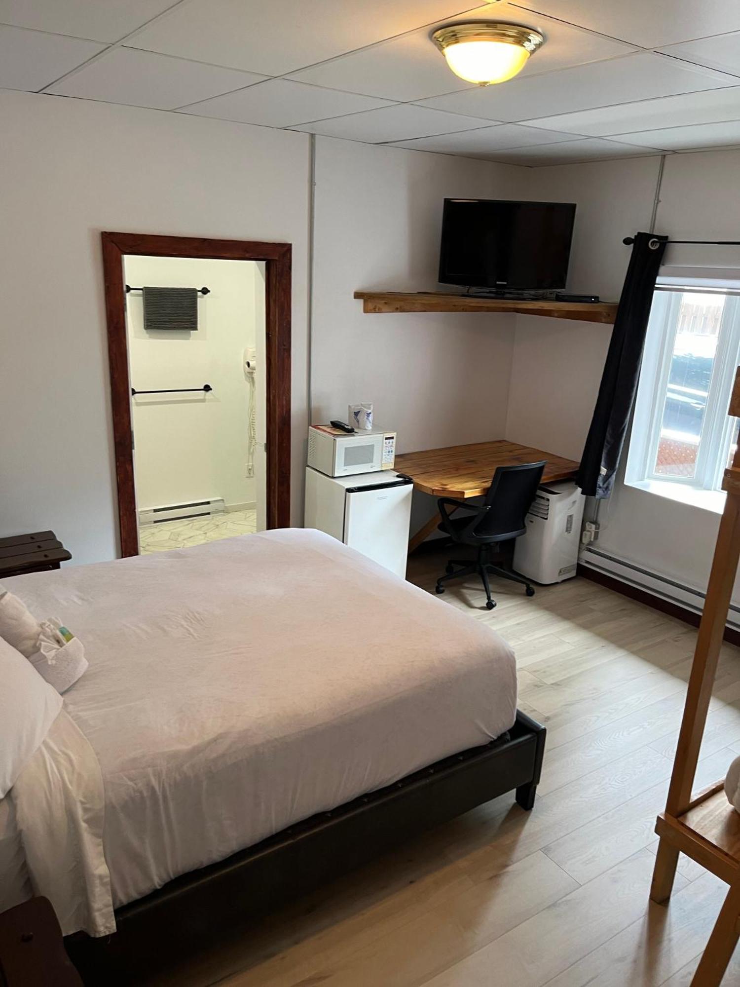 Auberge De Ferme-Neuve Lac-Saint-Paul Extérieur photo