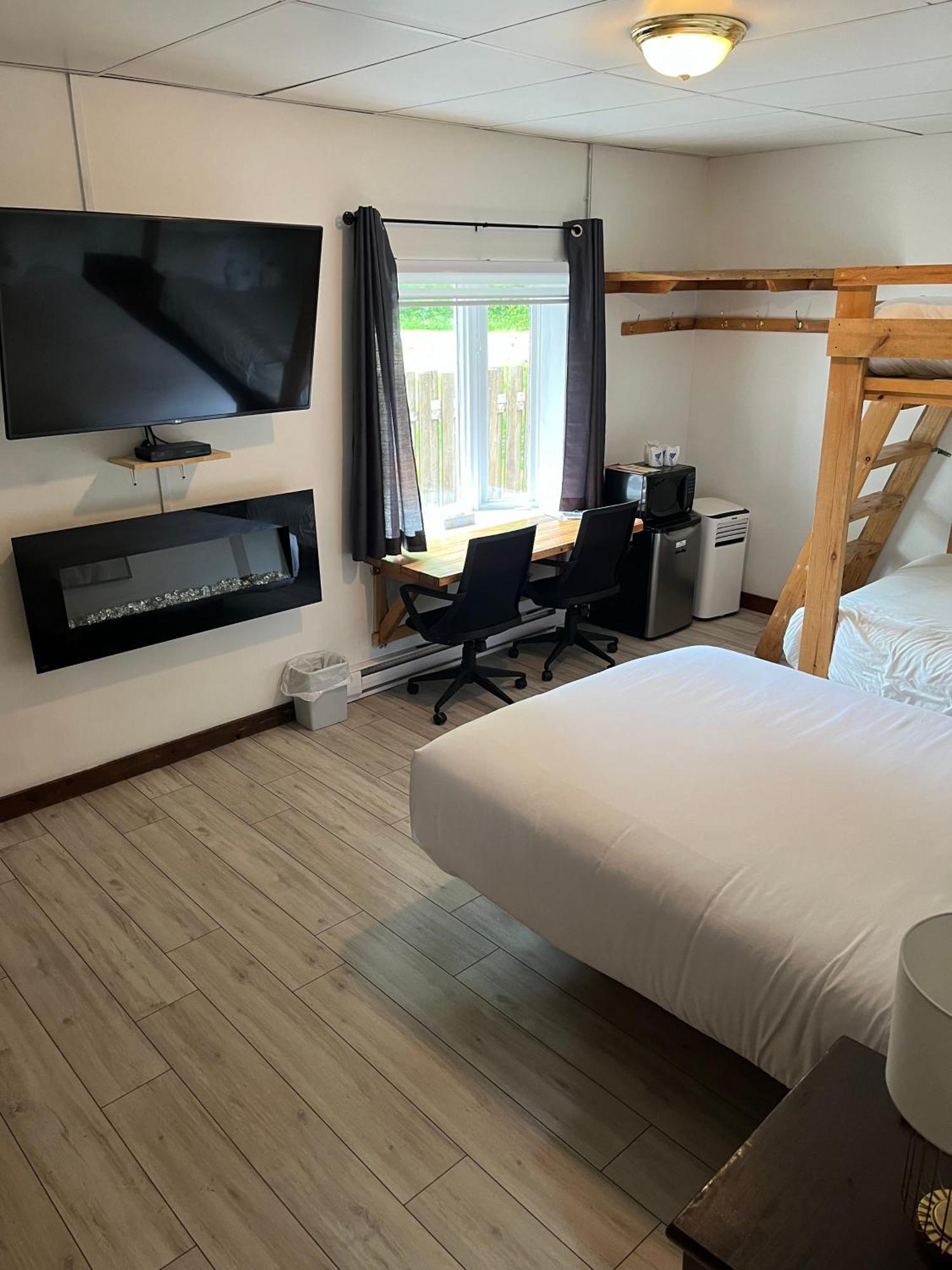 Auberge De Ferme-Neuve Lac-Saint-Paul Extérieur photo