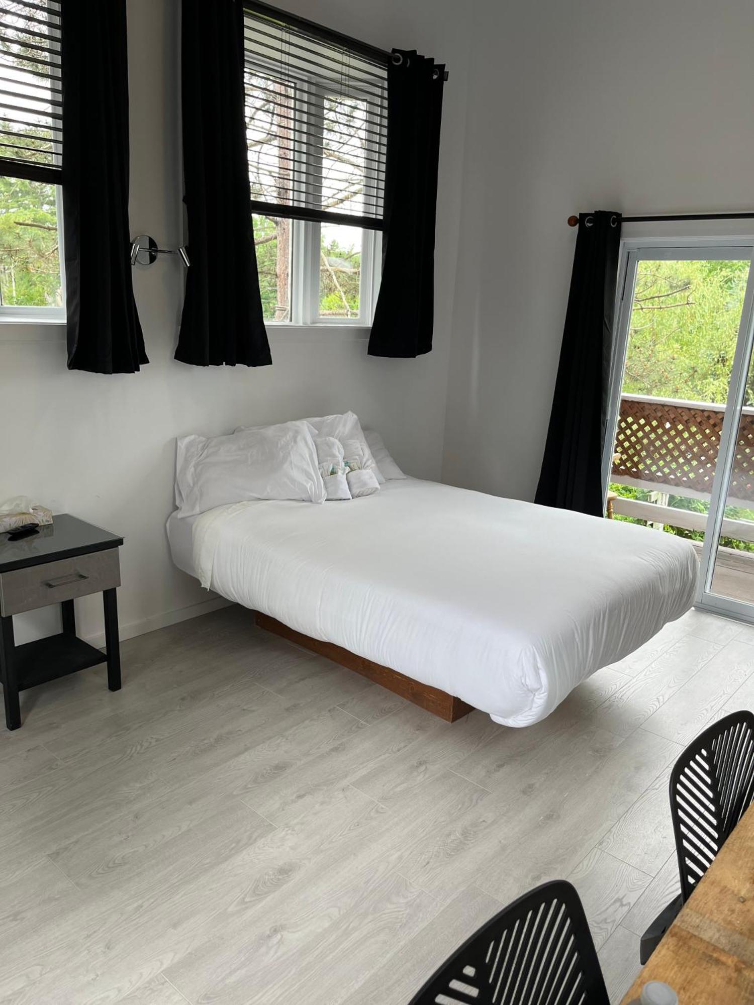 Auberge De Ferme-Neuve Lac-Saint-Paul Extérieur photo